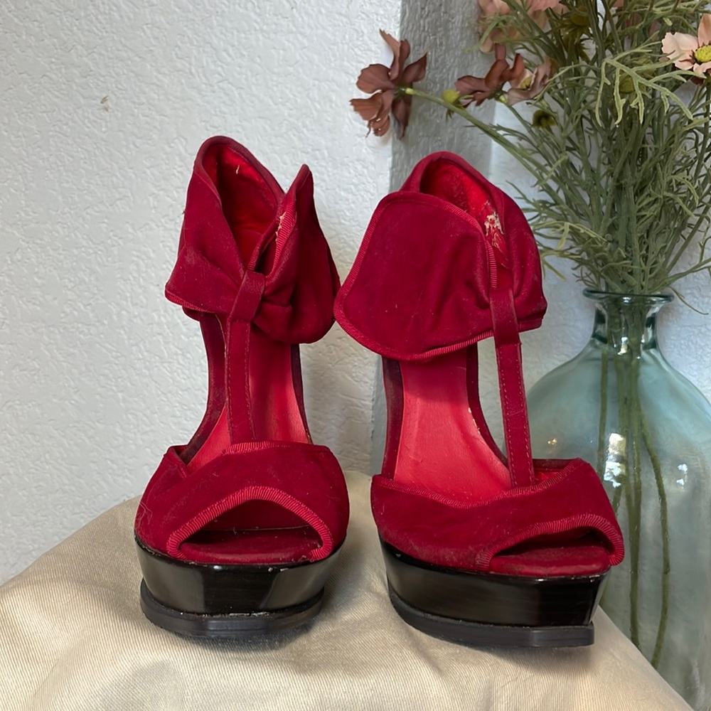 Red heels with bow detail